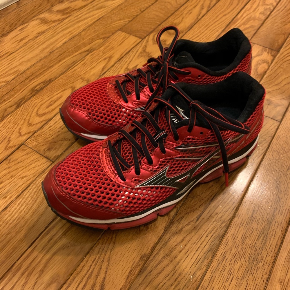 Mizuno Wave Enigma 5